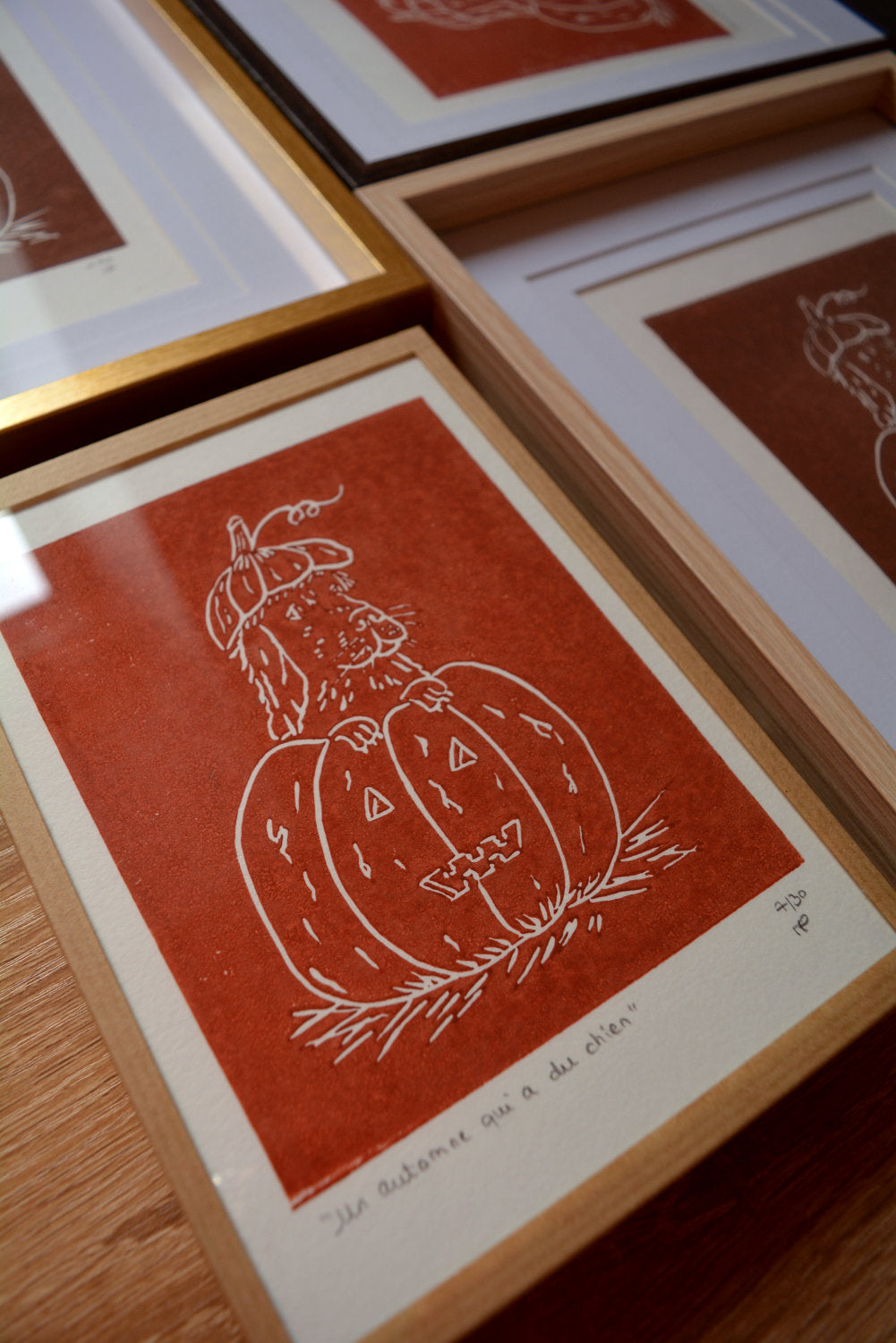linogravure automne chien citrouille  orange