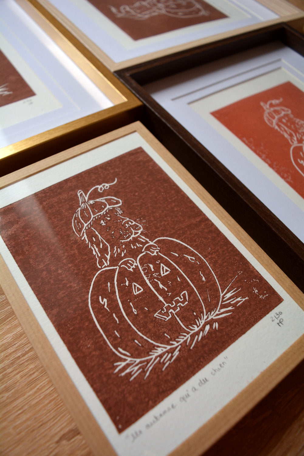 linogravure automne chien citrouille  marron