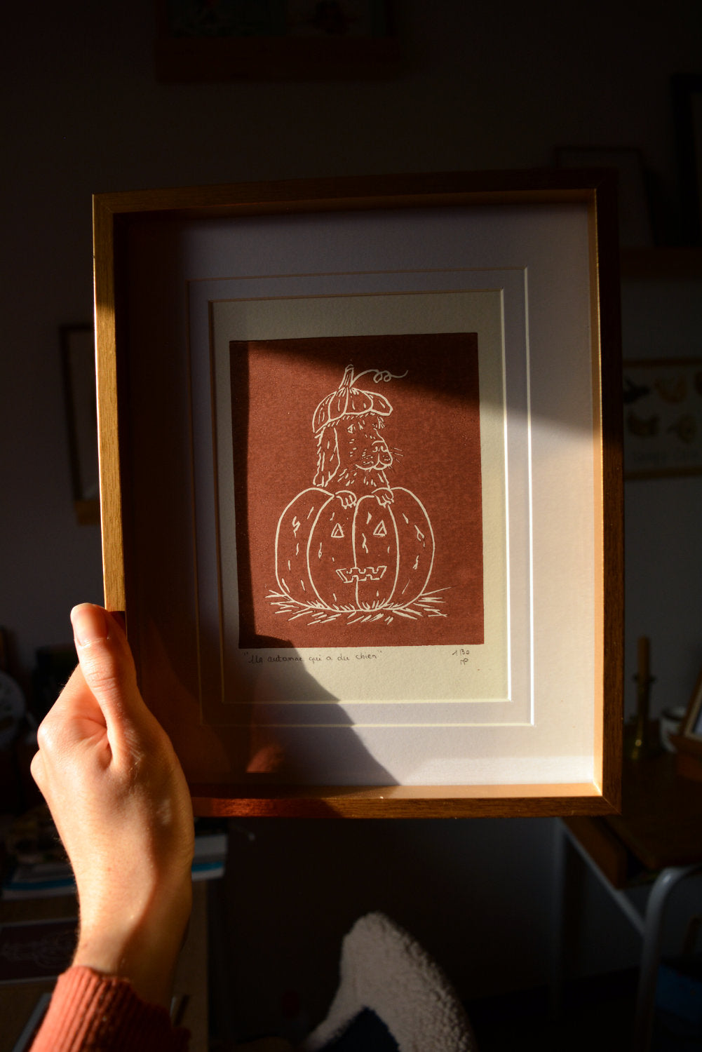 linogravure automne chien citrouille  marron