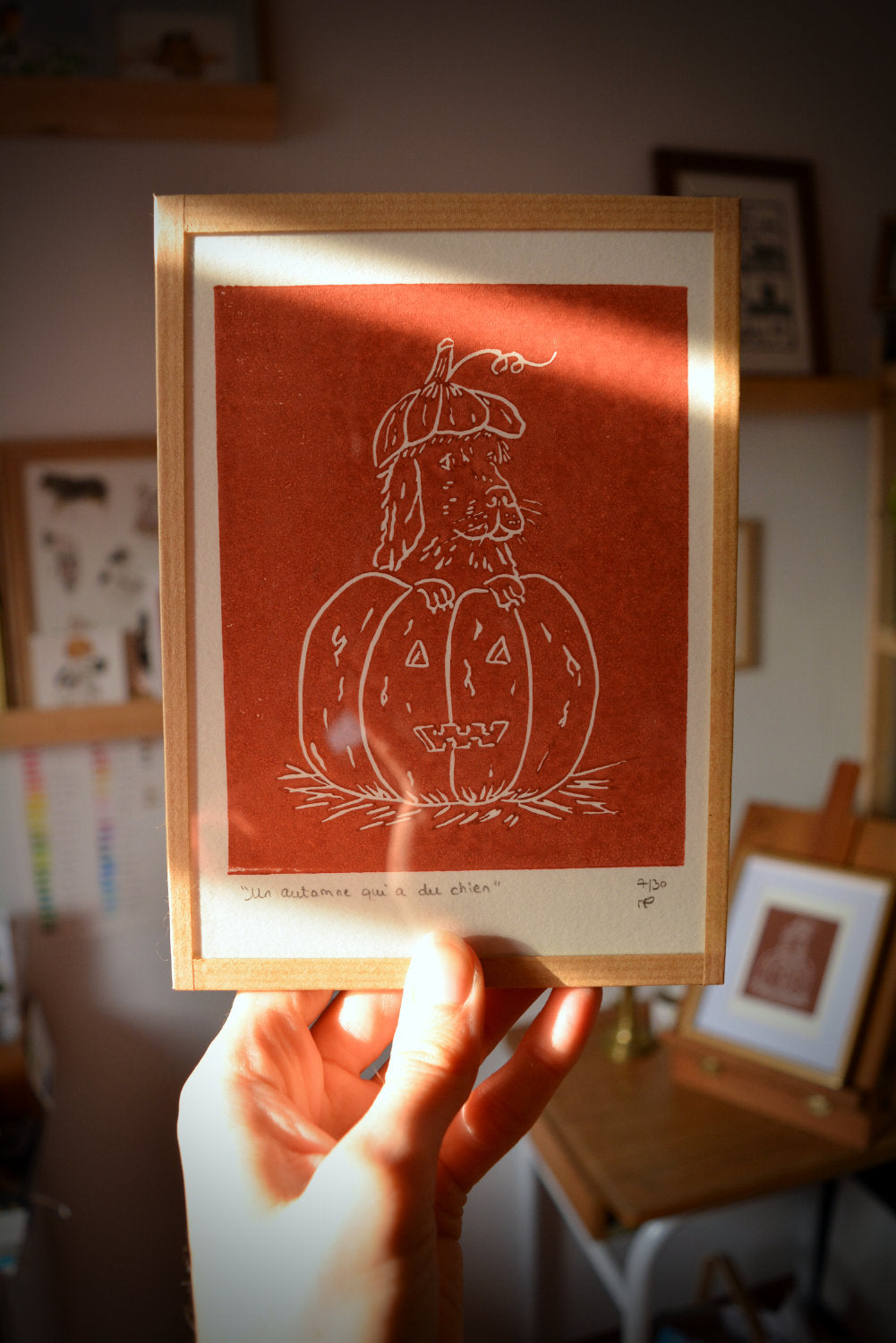 linogravure automne chien citrouille  orange