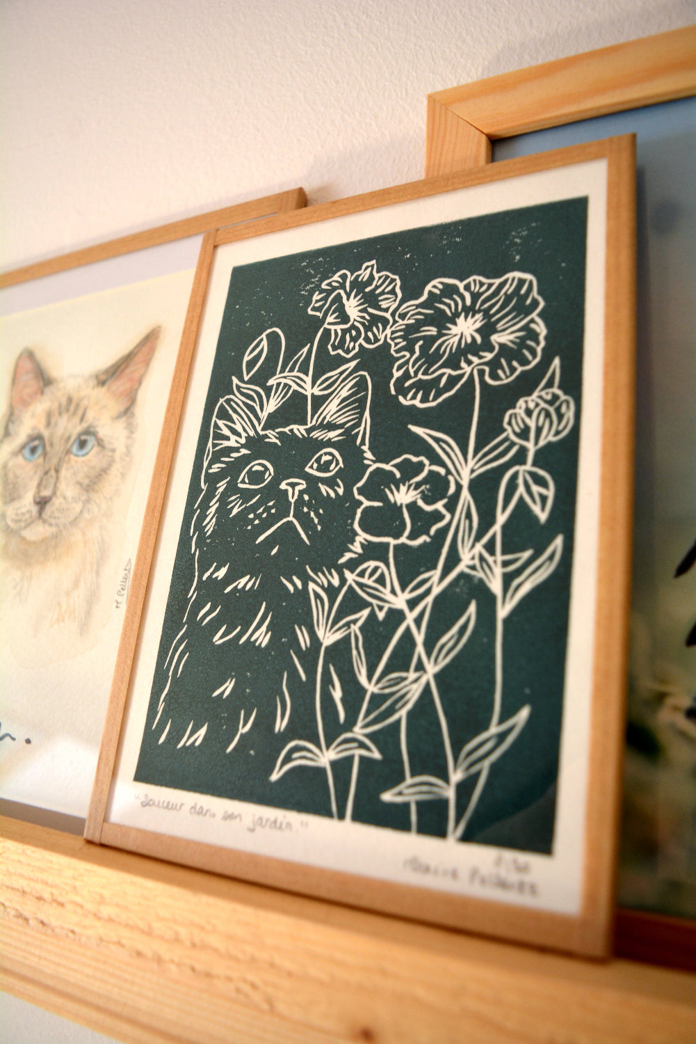 linogravure chat vert fleuri