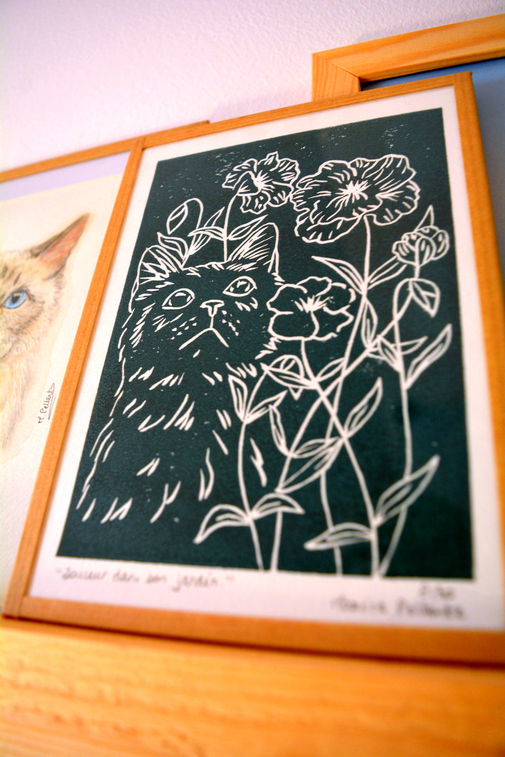 linogravure chat vert fleuri
