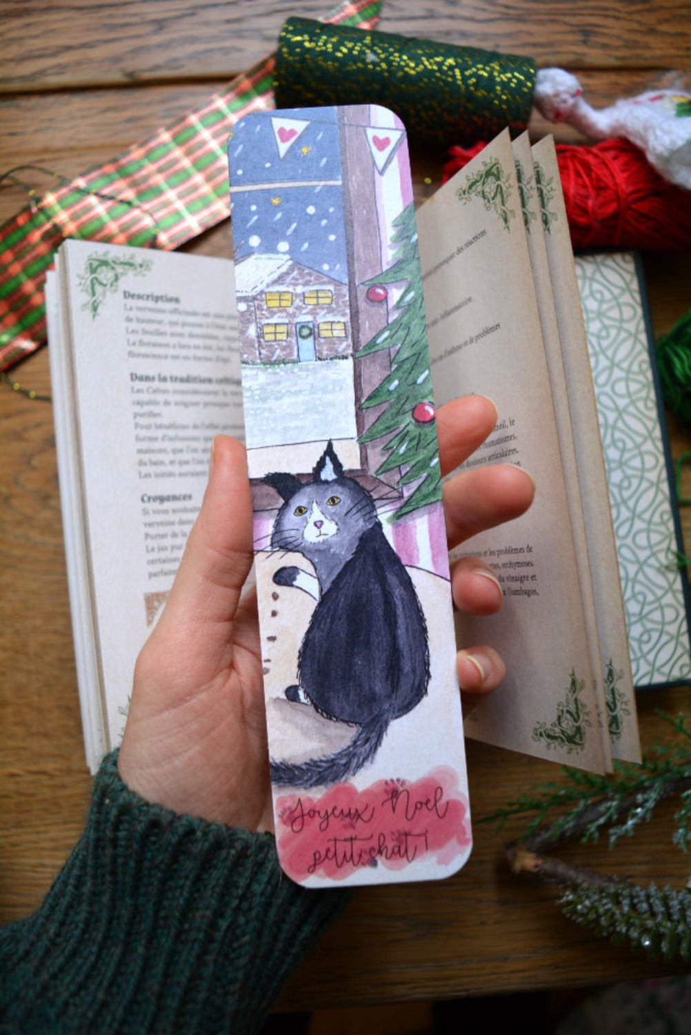 marque page joyeux noel petit chat que je tiens dans ma main